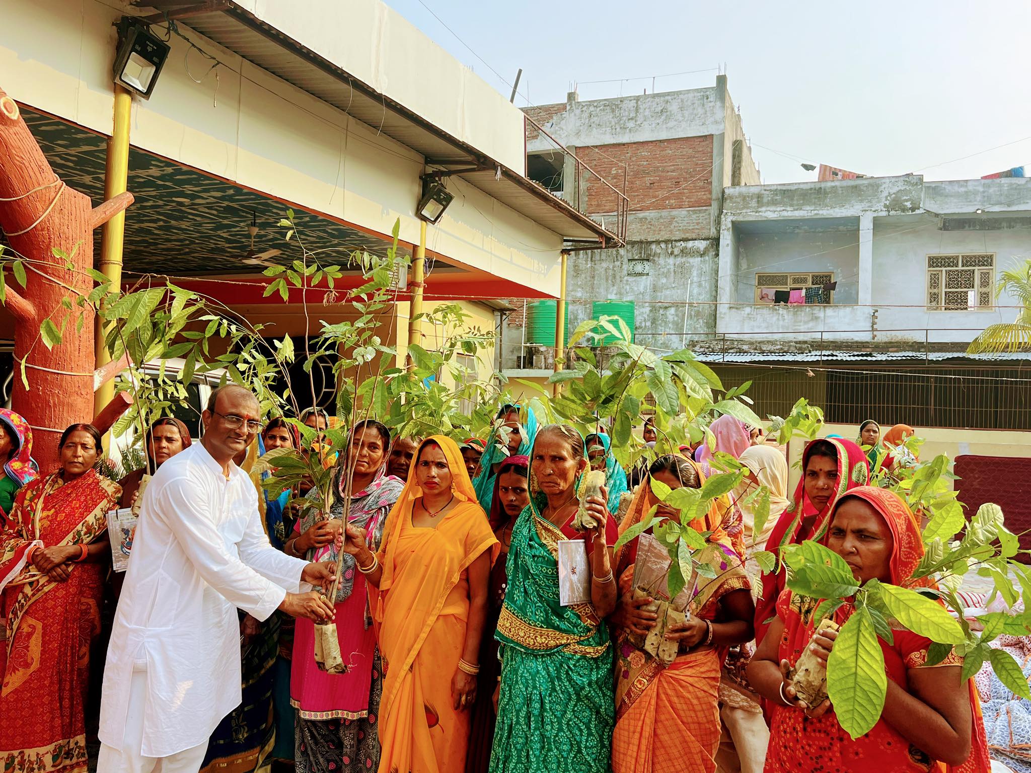 कार्वन उत्सर्जनकालागि चमेलीको बिरुवा वितरण